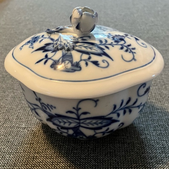 1950s Meissen Porcelain Blue Onion Lidded Box